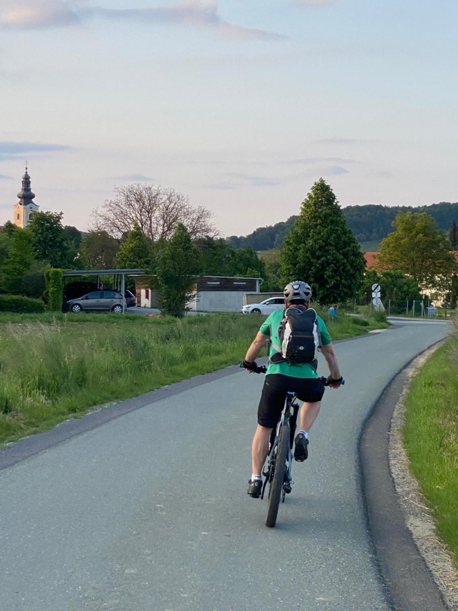 Wohnen Zwischen Golf Und Therme Bad Waltersdorf Bagian luar foto